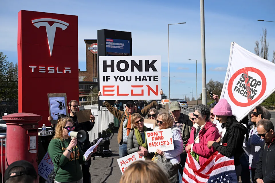 FILE PHOTO: Protesters opposing billionaire Elon Musk gather outside a Tesla dealership in Acton, London, Britain, March 29, 2025. REUTERS/Jaimi Joy/File Photo